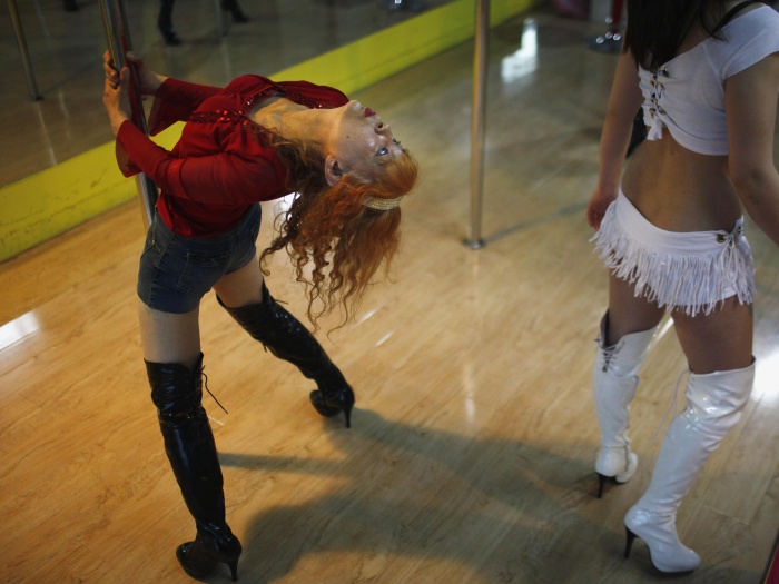 china pole dance